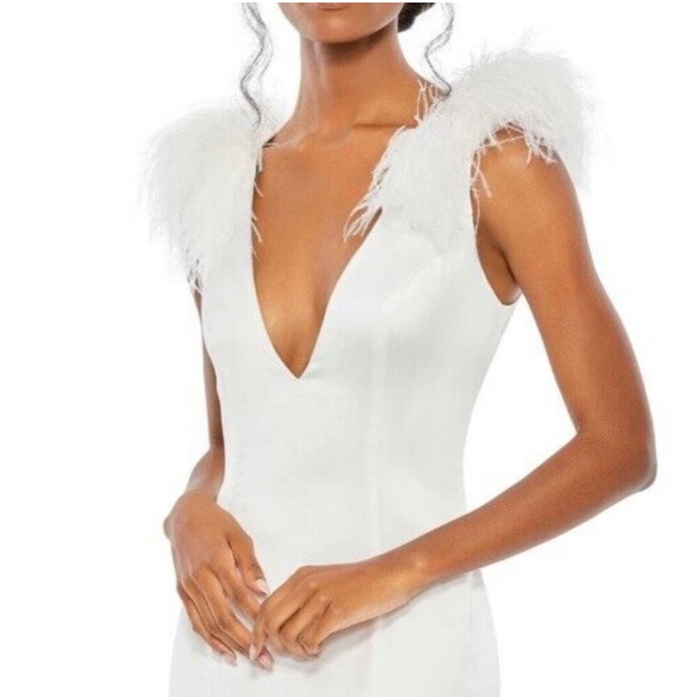Mac Duggal BRAND NEW #68137 Satin Feather Shoulder V-Neck Gown in White Size 4